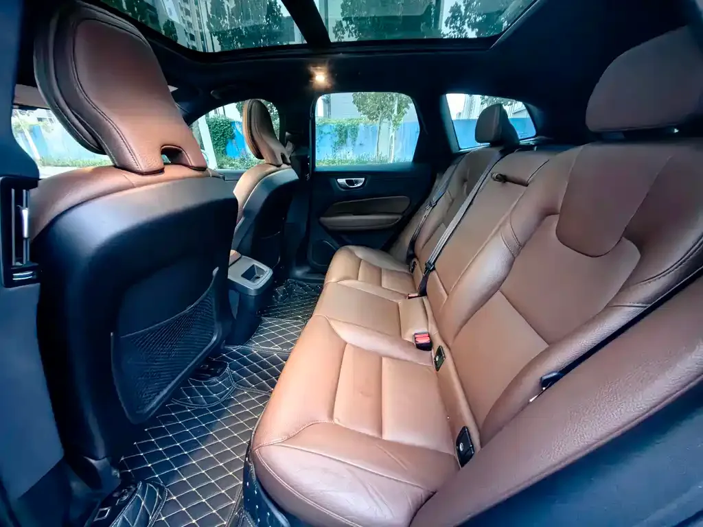 Volvo XC60 2023 из CN, фото 5
