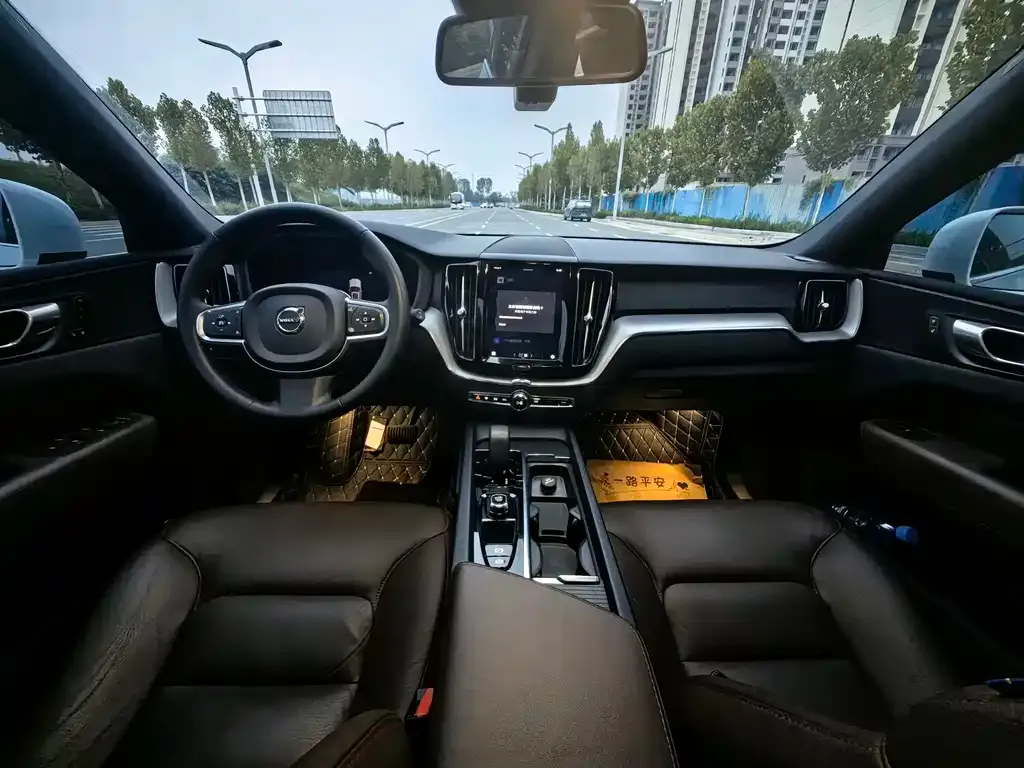 Volvo XC60 2023 из CN, фото 7