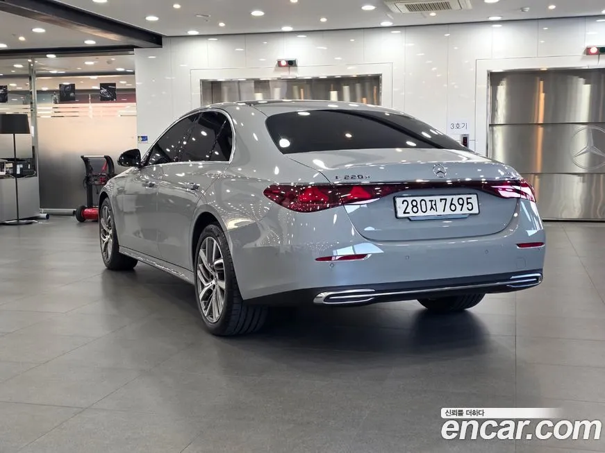 Mercedes-Benz E-Class 2024 из KR, фото 3