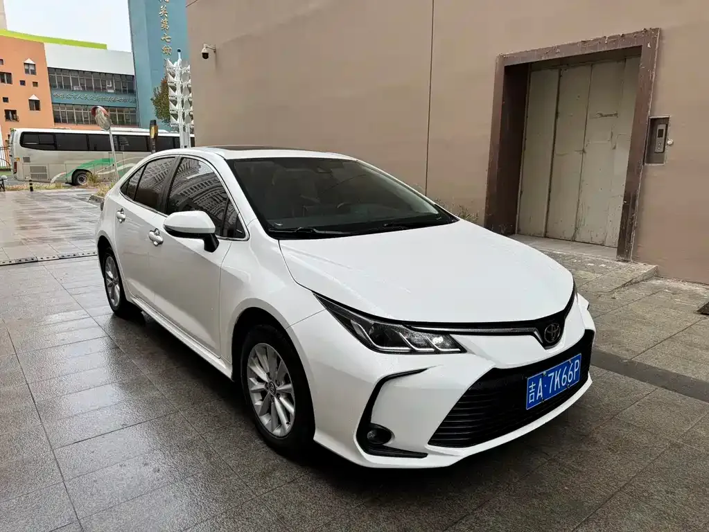 Toyota Corolla — фото 2