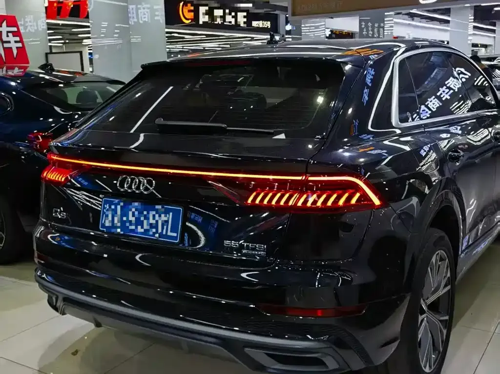 Audi Q8 2021 из CN, фото 4