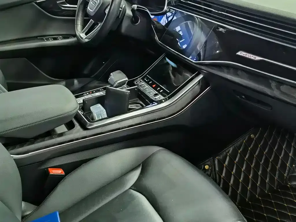 Audi Q8 2021 из CN, фото 7