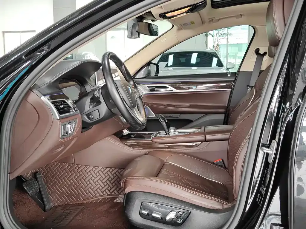 BMW 7 Series 2021 из CN, фото 4