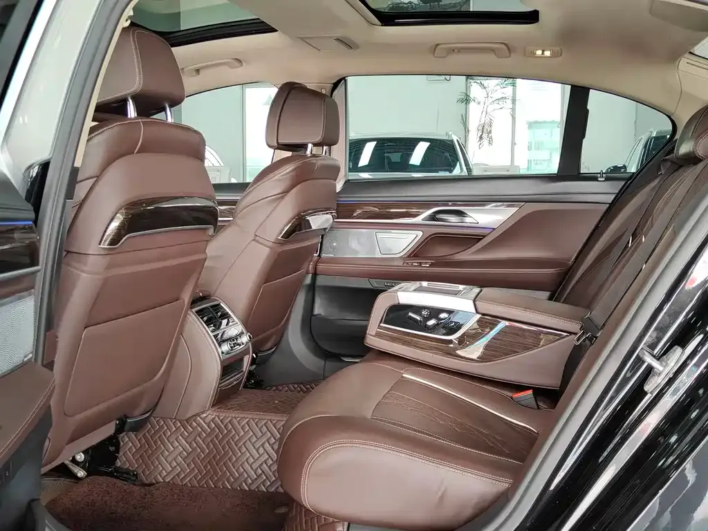 BMW 7 Series 2021 из CN, фото 5