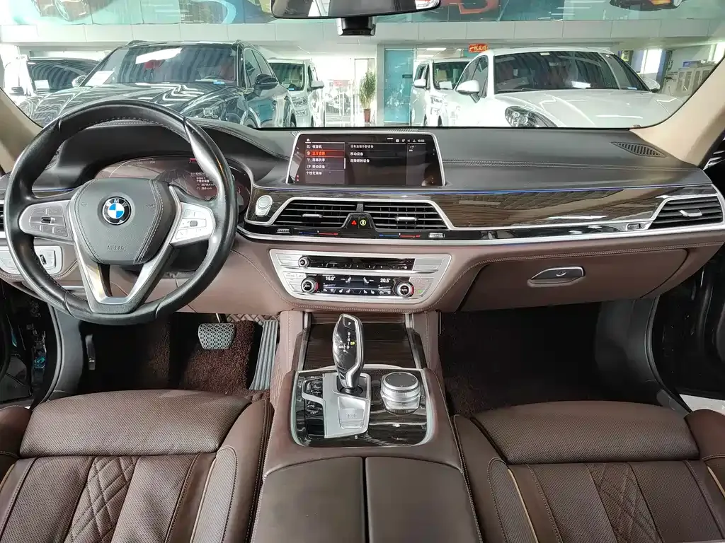 BMW 7 Series 2021 из CN, фото 7