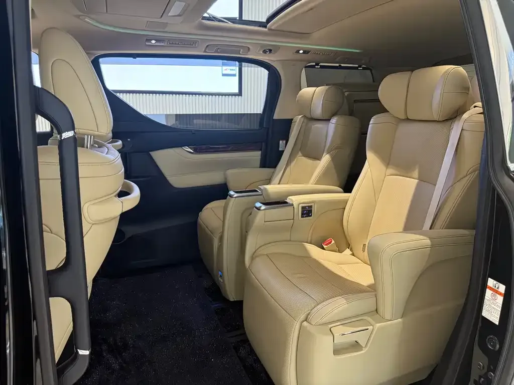 Toyota Alphard 2022 из CN, фото 7