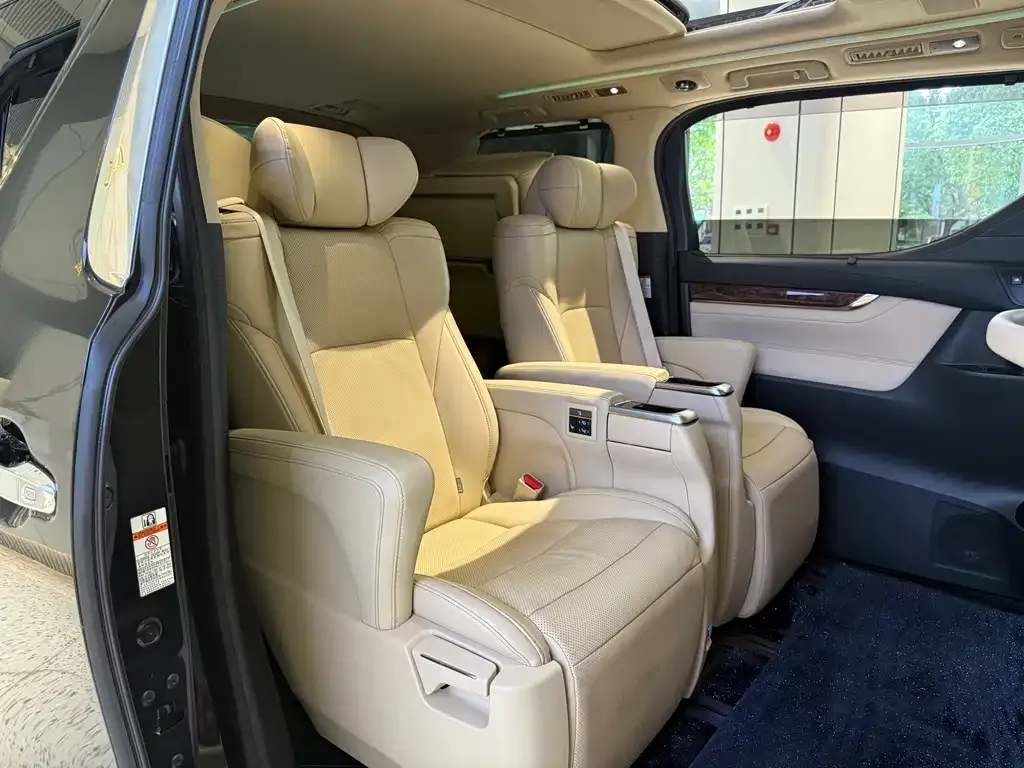 Toyota Alphard 2022 из CN, фото 9