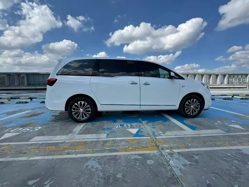Buick GL8 2023 из CN, фото 4