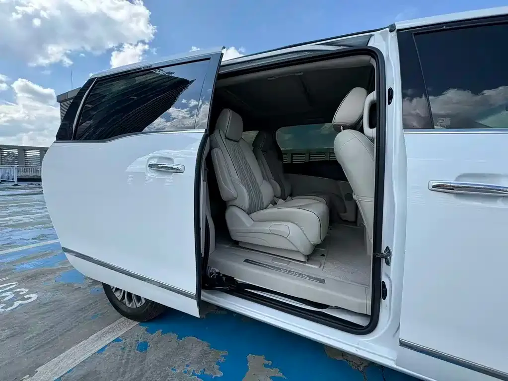 Buick GL8 2023 из CN, фото 8