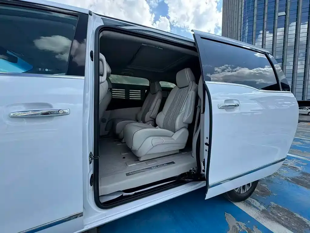 Buick GL8 2023 из CN, фото 9