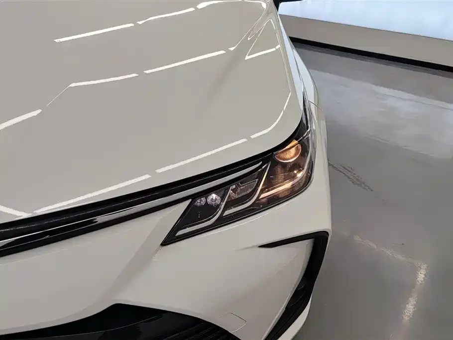 Toyota Corolla — фото 4