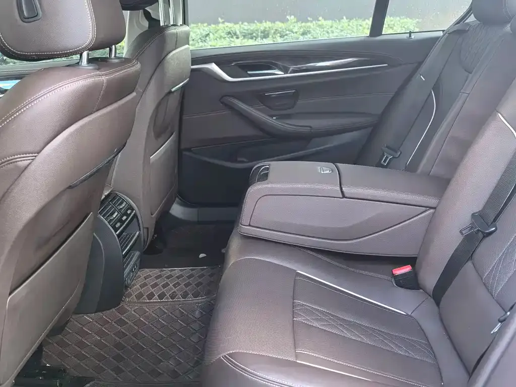 BMW 5 Series 2021 из CN, фото 5