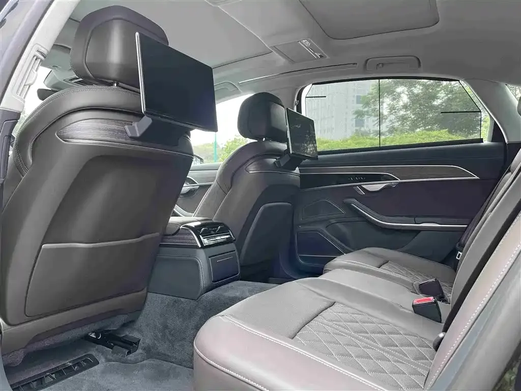 Audi A8 2023 из CN, фото 5