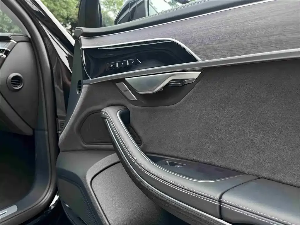 Audi A8 2023 из CN, фото 7