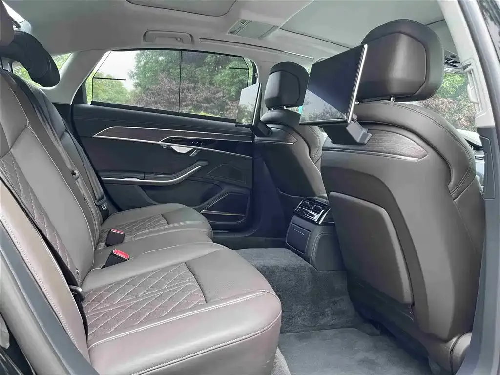 Audi A8 2023 из CN, фото 8
