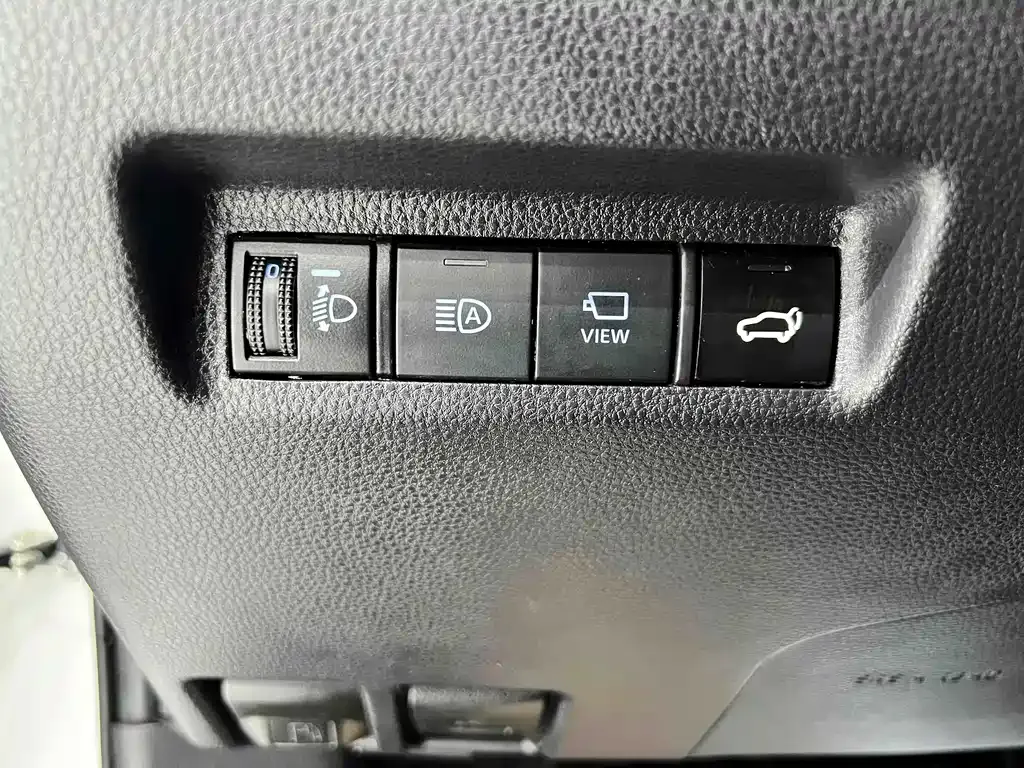 Toyota RAV4 — фото 7