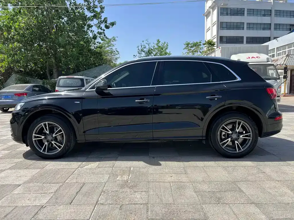 Audi Q5L 2021 из CN, фото 4