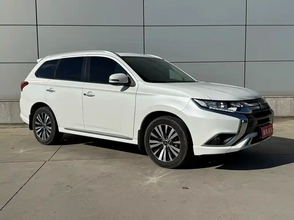 Mitsubishi Outlander — фото 2
