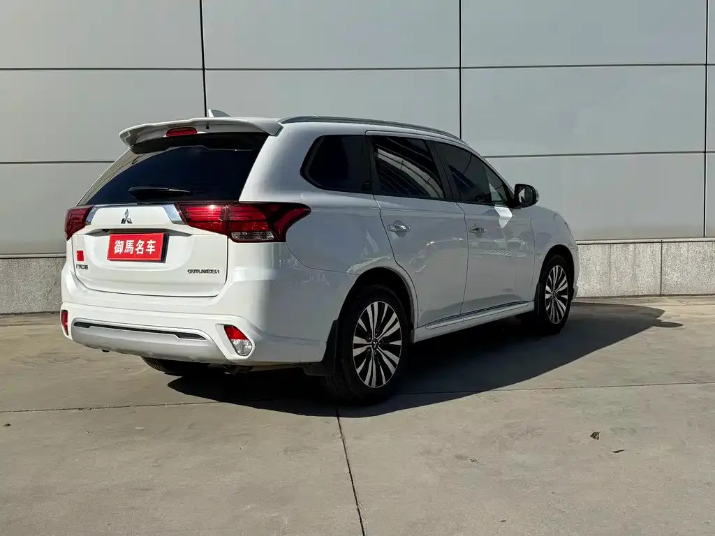 Mitsubishi Outlander — фото 4