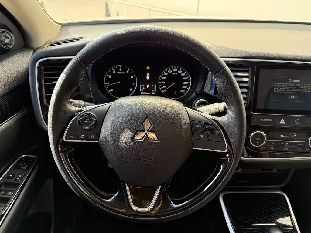 Mitsubishi Outlander — фото 8