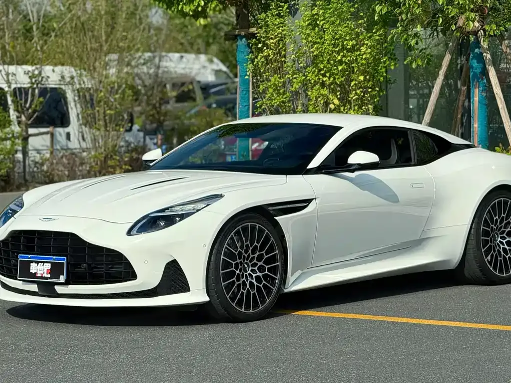 Aston Martin DB12