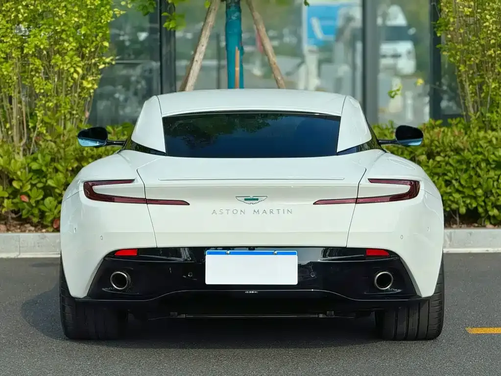 Aston Martin DB12 2024 из CN, фото 4