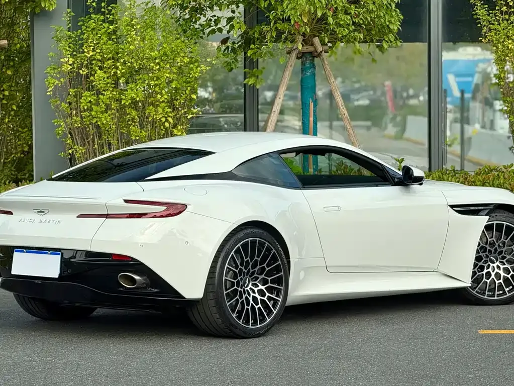 Aston Martin DB12 2024 из CN, фото 5