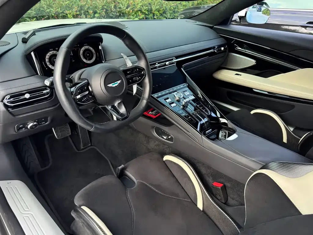 Aston Martin DB12 2024 из CN, фото 7