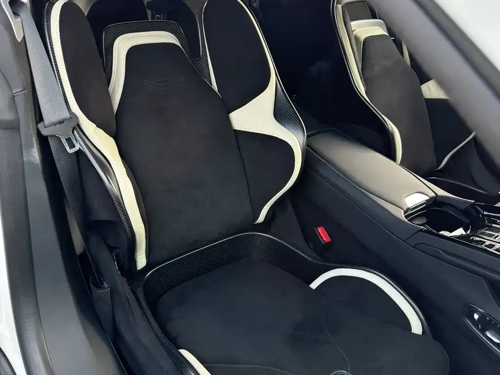 Aston Martin DB12 2024 из CN, фото 9