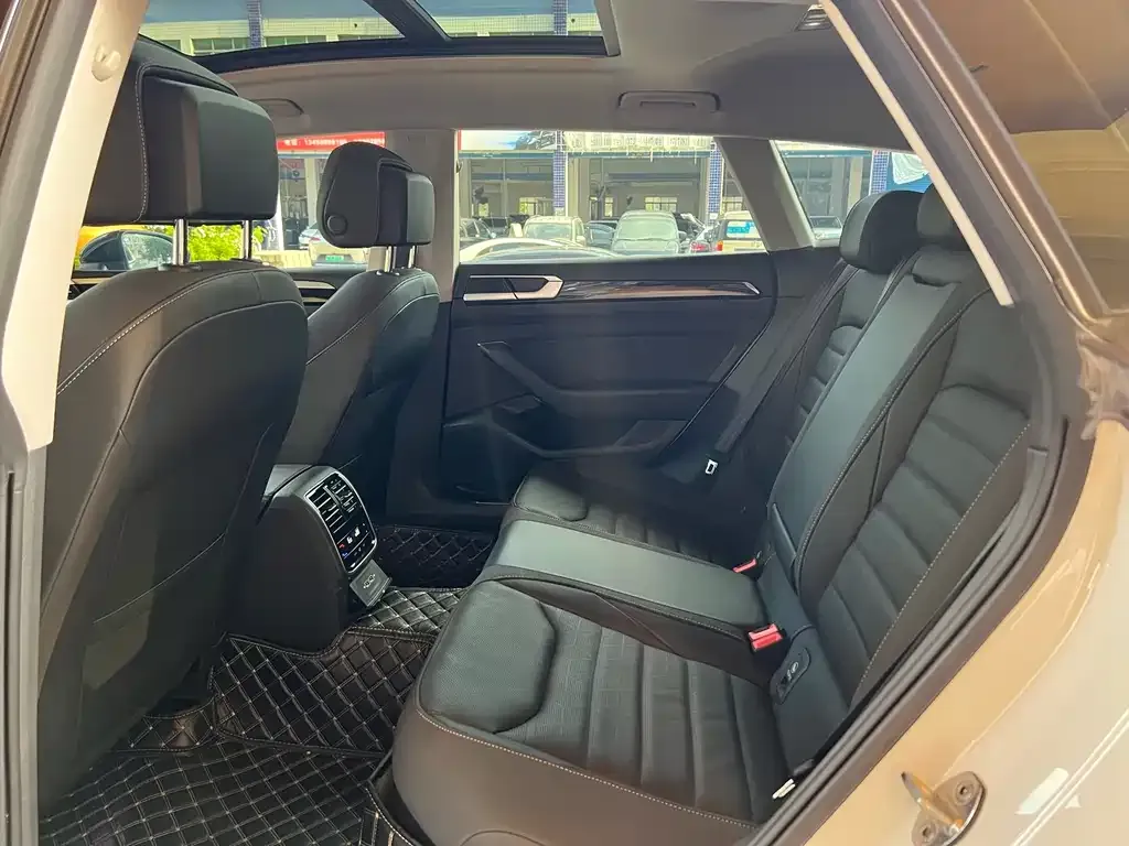 Volkswagen CC 2023 из CN, фото 7