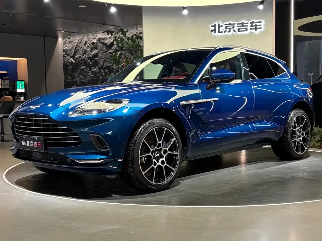 Aston Martin DBX — фото 1