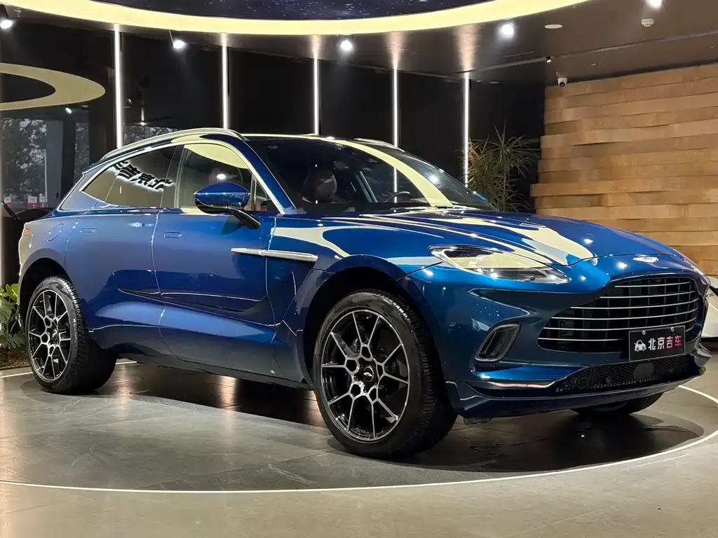 Aston Martin DBX — фото 3