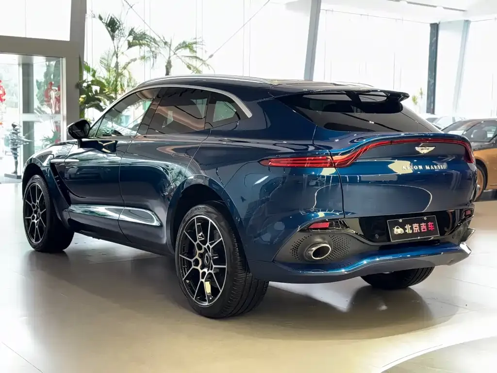 Aston Martin DBX — фото 4