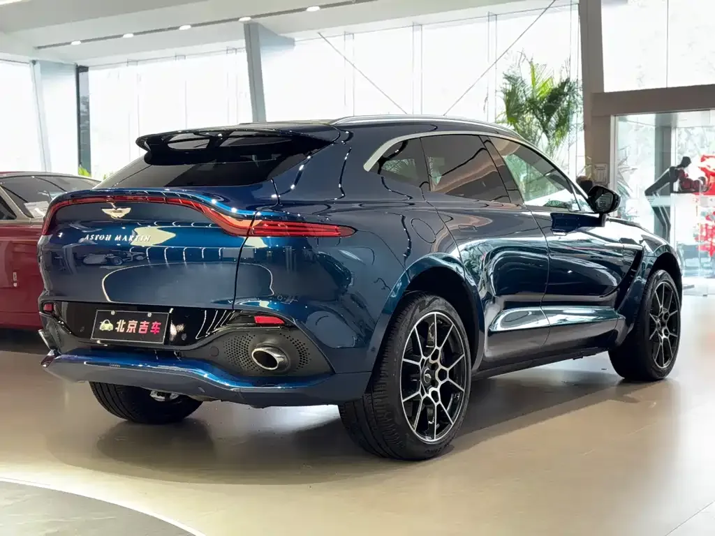 Aston Martin DBX — фото 5