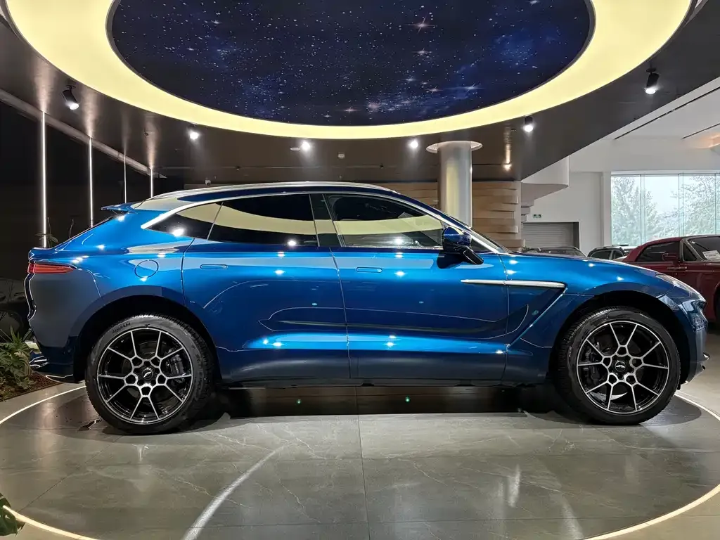 Aston Martin DBX — фото 7