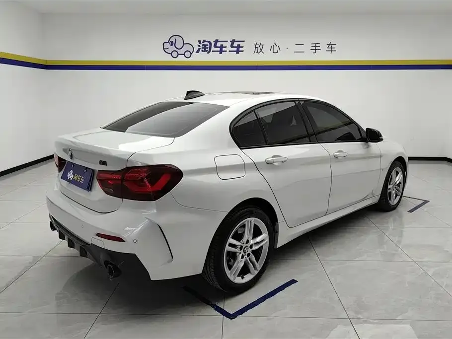 BMW 1 Series 2023 из CN, фото 3
