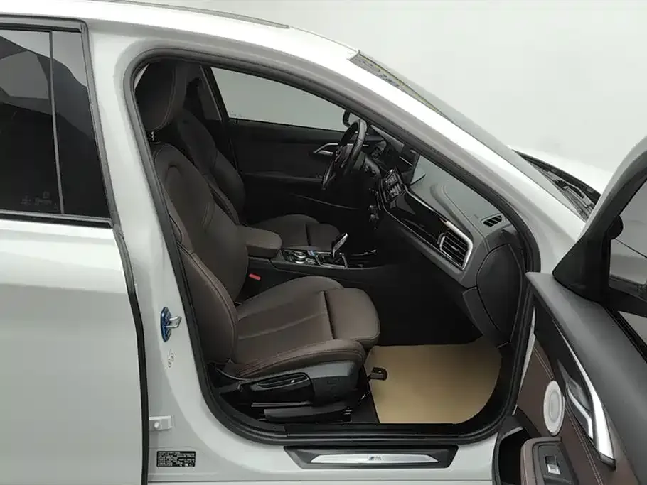 BMW 1 Series 2023 из CN, фото 8