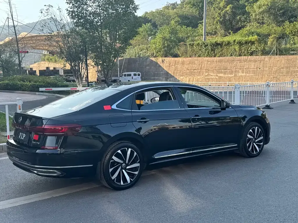 Volkswagen Passat — фото 5