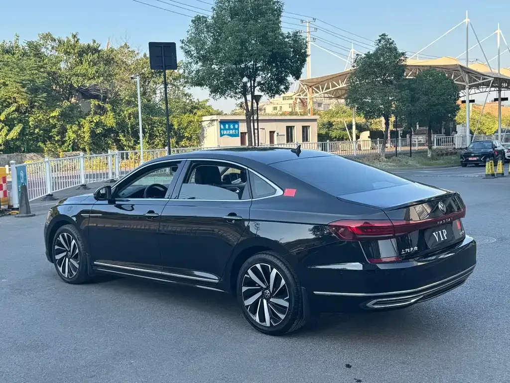 Volkswagen Passat — фото 7