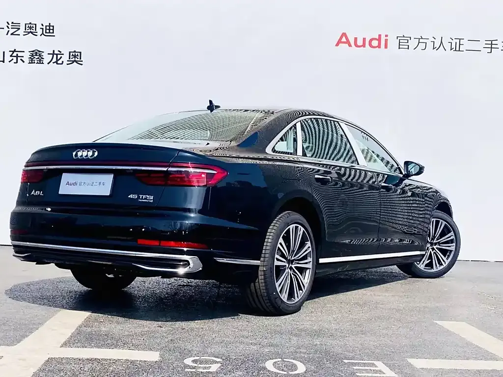 Audi A8 — фото 9
