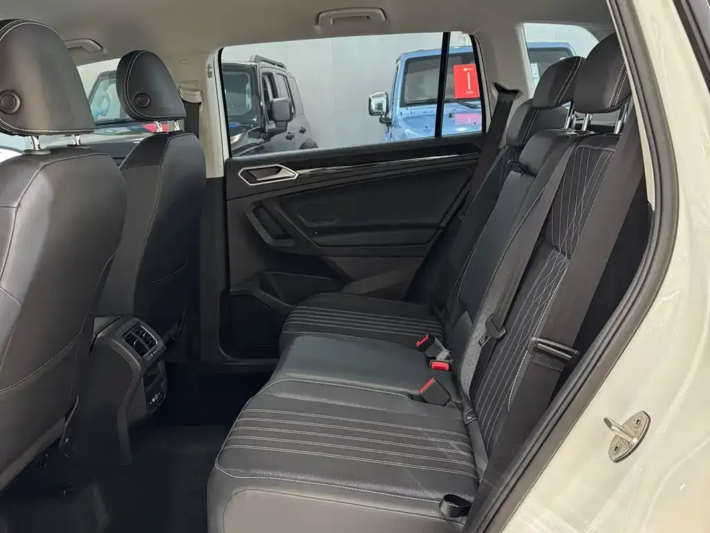 Volkswagen Tiguan L 2023 из CN, фото 6