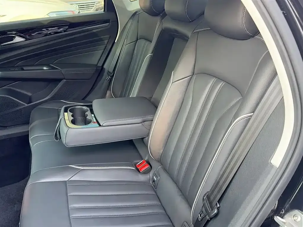 Volkswagen Passat 2023 из CN, фото 8
