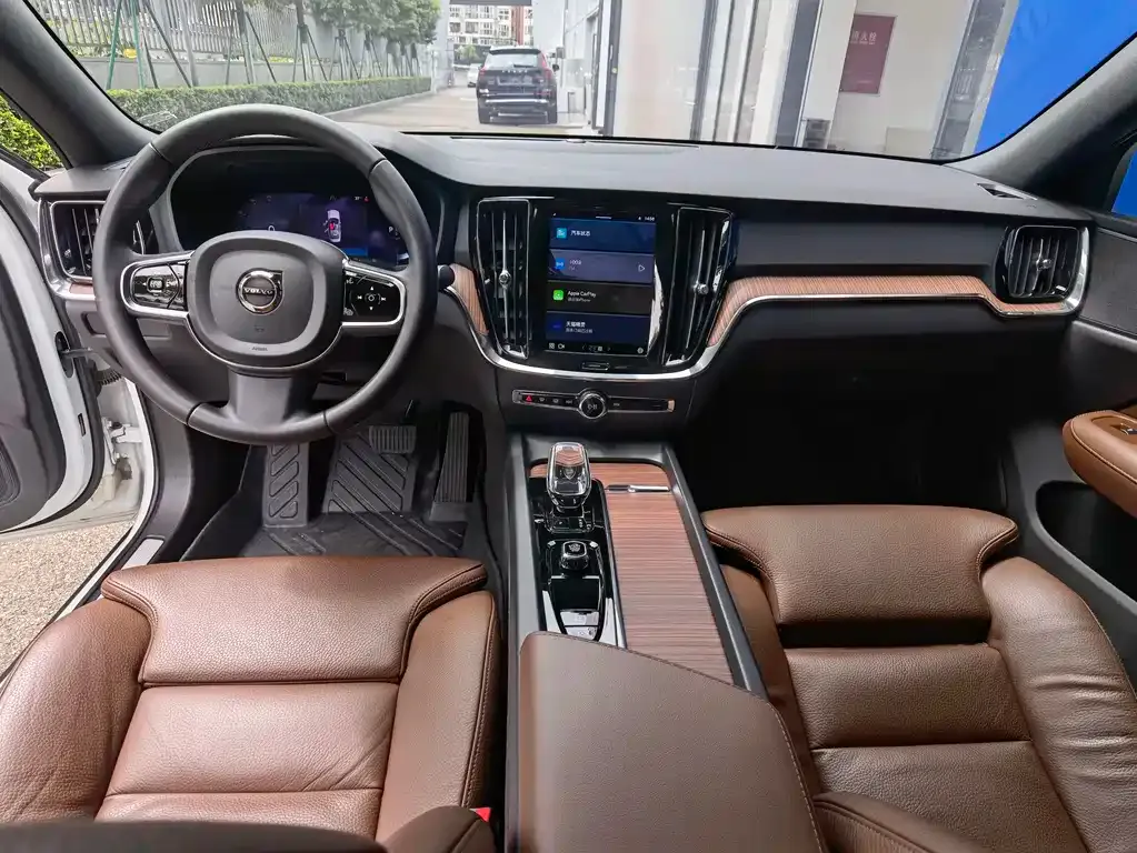 Volvo S60 — фото 10