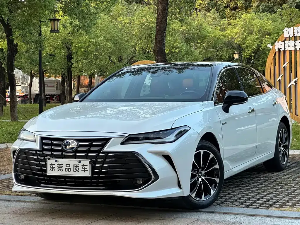 Toyota Avalon — фото 1