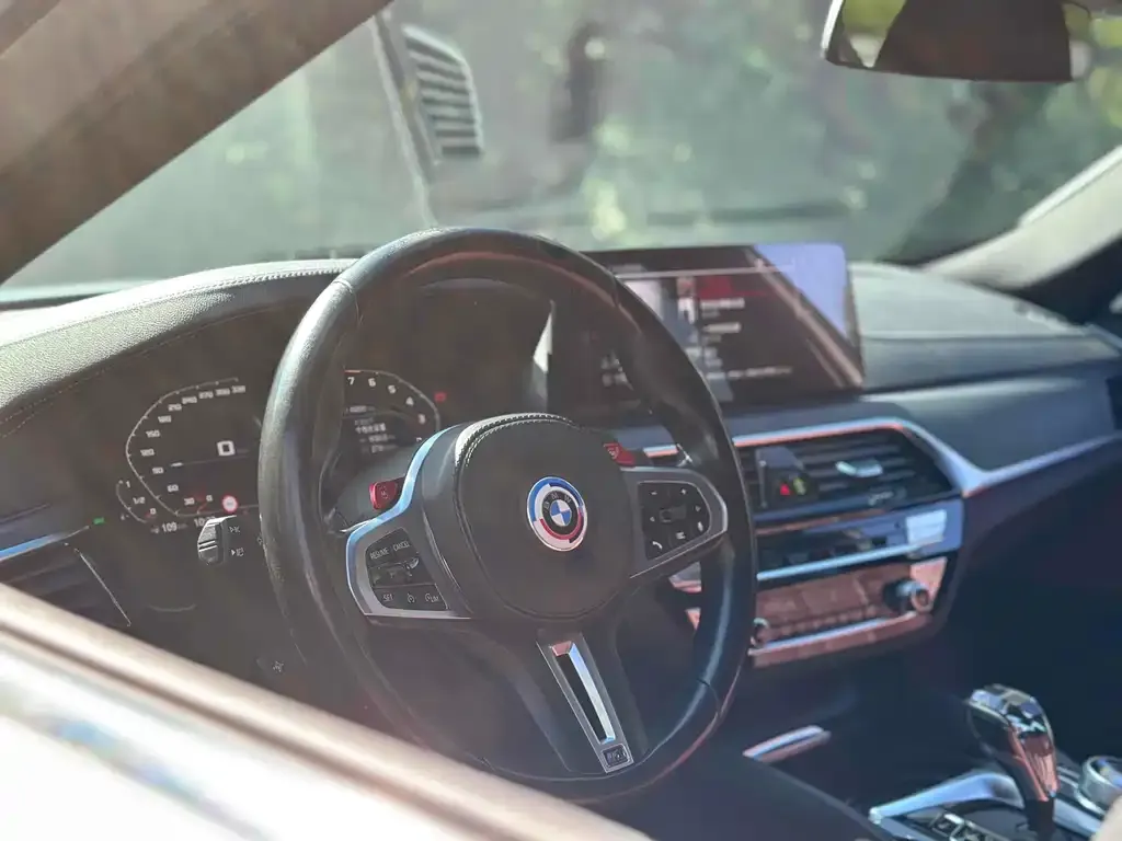 BMW 5 Series 2023 из CN, фото 9