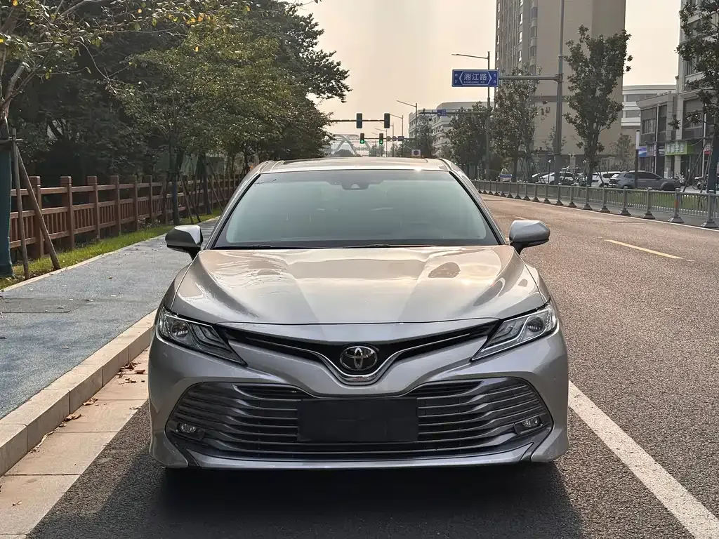 Toyota Camry 2021 из CN, фото 2