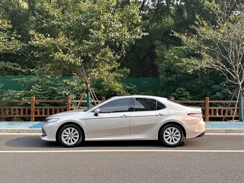 Toyota Camry 2021 из CN, фото 4