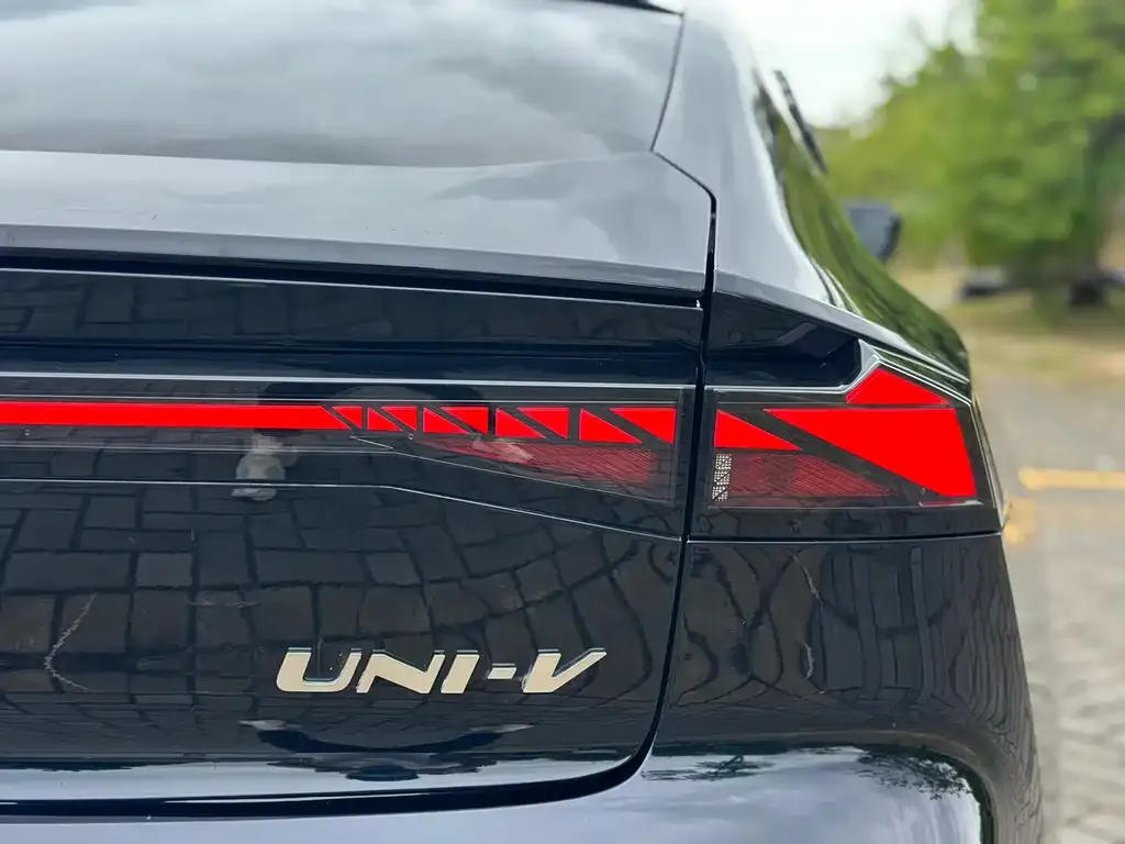 Changan UNI-V 2023 из CN, фото 8