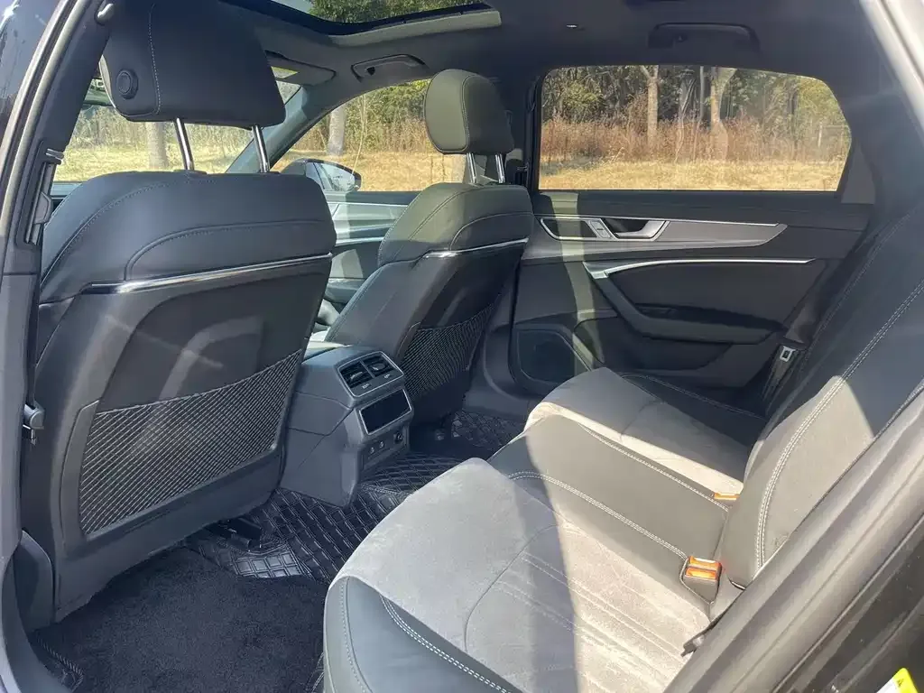 Audi A6L 2023 из CN, фото 10