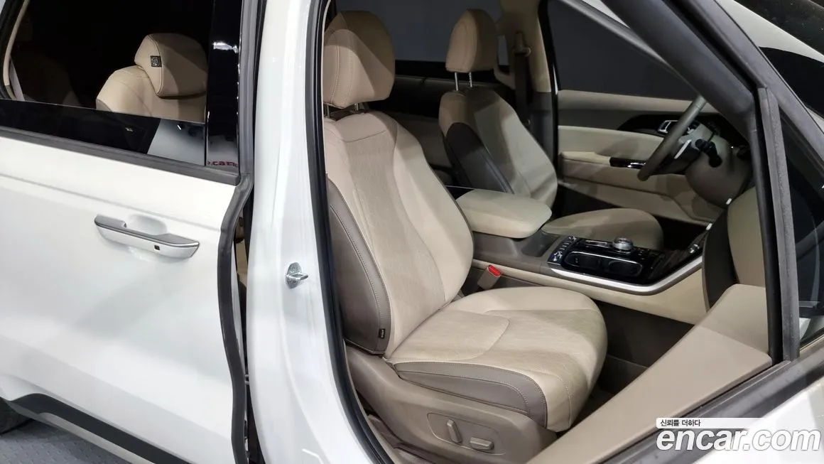 Kia Carnival — фото 10